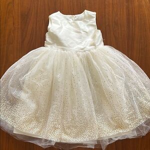 Elegant White Sleeveless Dress with Sparkling Tulle Skirt